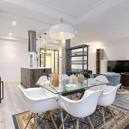 Near Museum Luxury By Next Stop Apartman