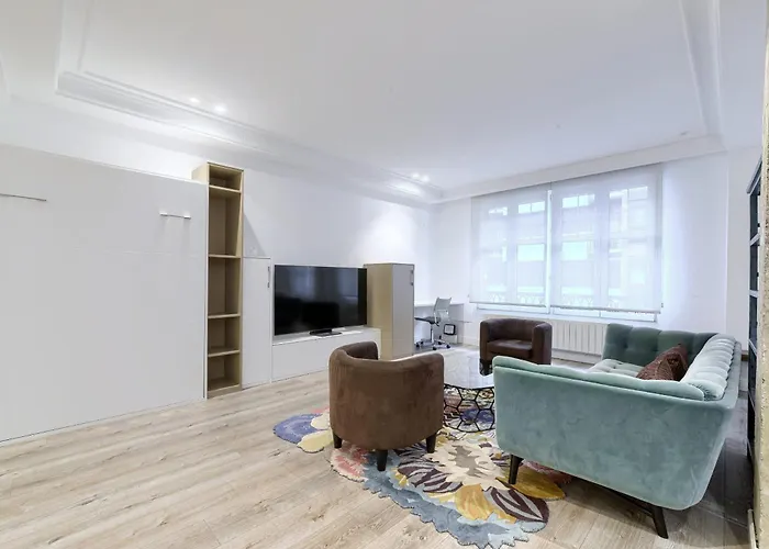 Near Museum Luxury By Next Stop *