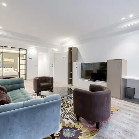 Near Museum Luxury By Next Stop Apartman *